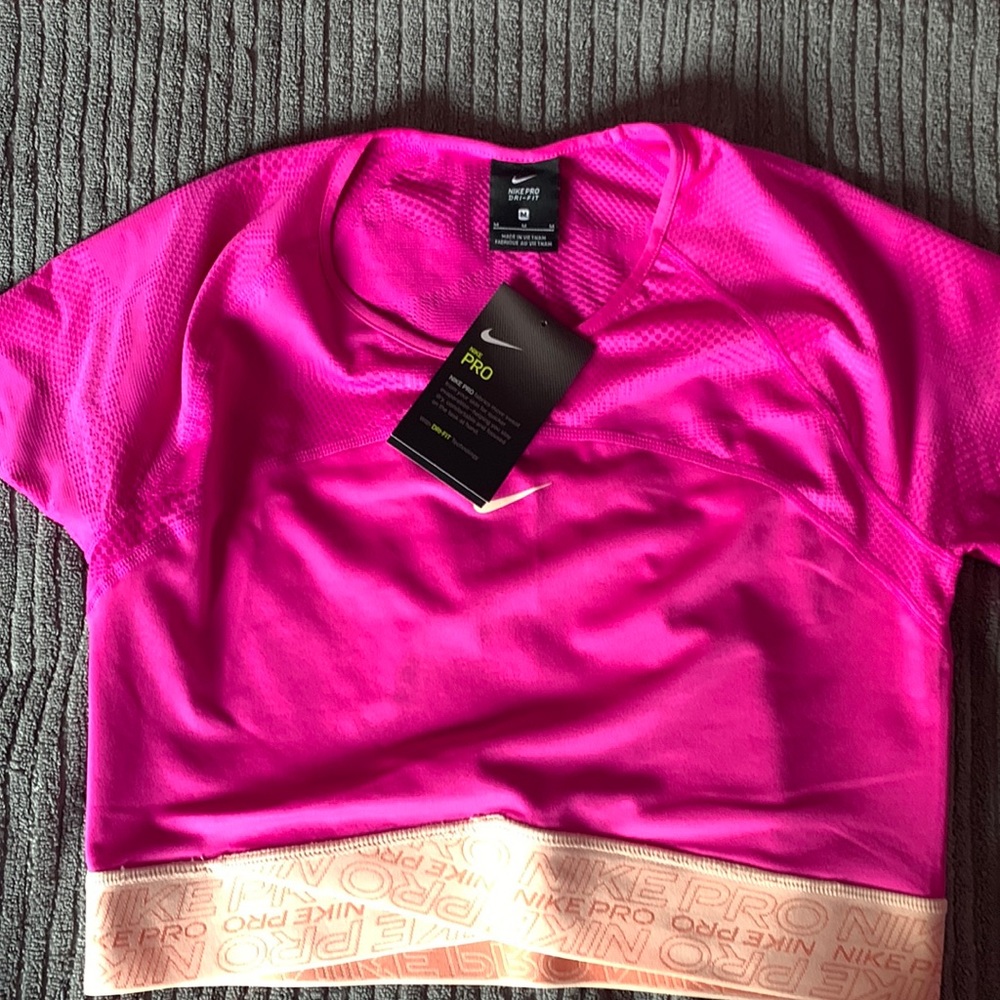 Brand new womens nike workout crop top.